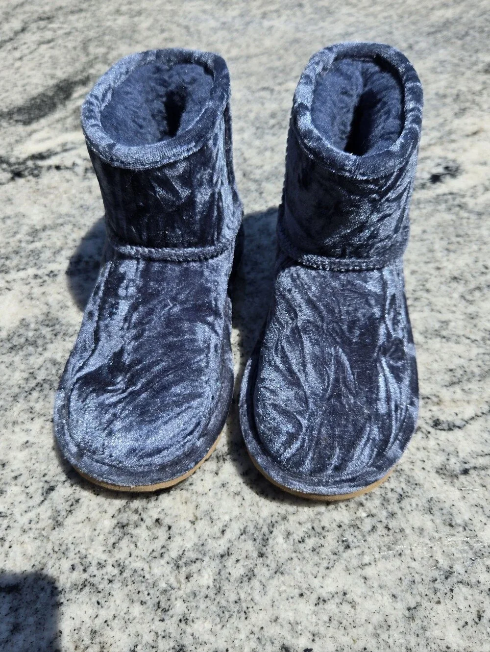 UGG Classic Mini II boots in an ocean blue crushed velvet Sz 13 Little Girls